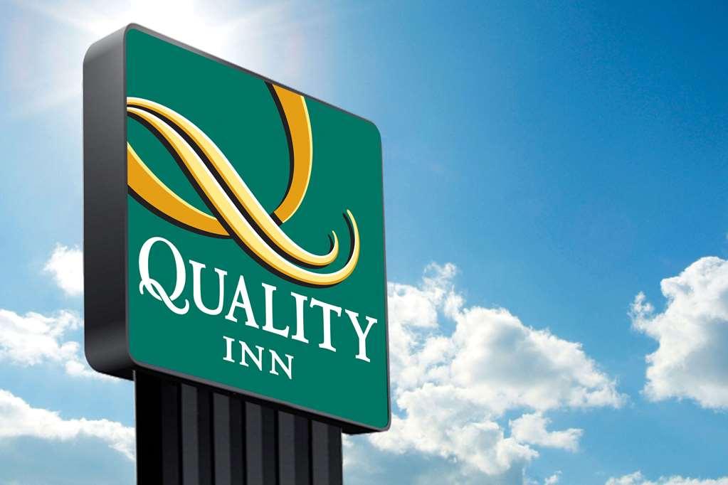 Quality Inn Albuquerque East I-40 Juan Tabo Exit Dış mekan fotoğraf